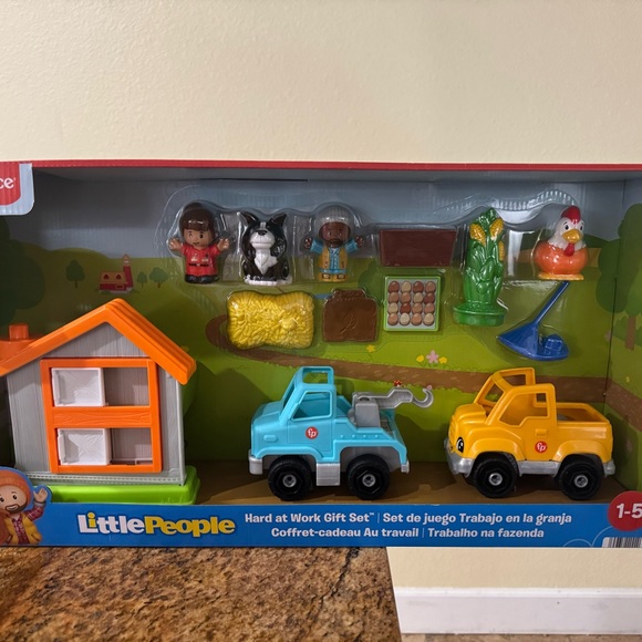 Little people Hard at Work Gift Set Farm Animals Trucks Barn Fisher Price NIB